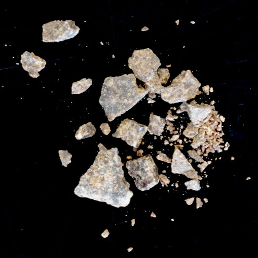 Heroin Pulver, komplex zusammengesetzt, stark verunreinigt, relativ hoher Diamorphin-Gehalt, 13.05.2025 (Berlin)