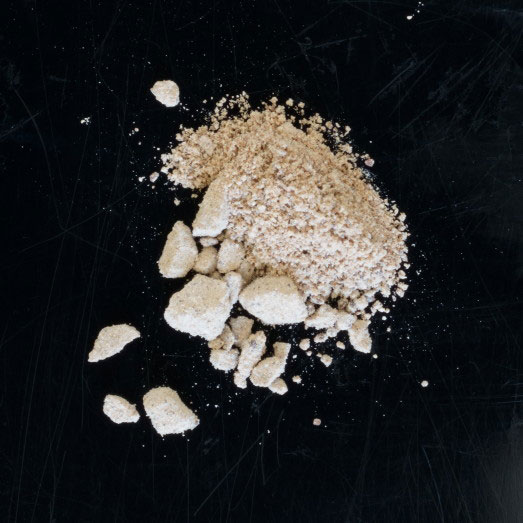 Heroin Pulver, komplex zusammengesetzt, mit relativ hohem Diamorphingehalt, 10.06.2025 (Berlin)