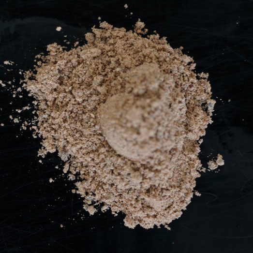 Heroin Pulver, komplex zusammengesetzt, mit relativ hohem Diamorphin-Gehalt, 01.07.2025 (Berlin)